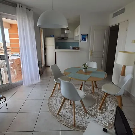Διαμέρισμα Beautiful Apt With Terrace In